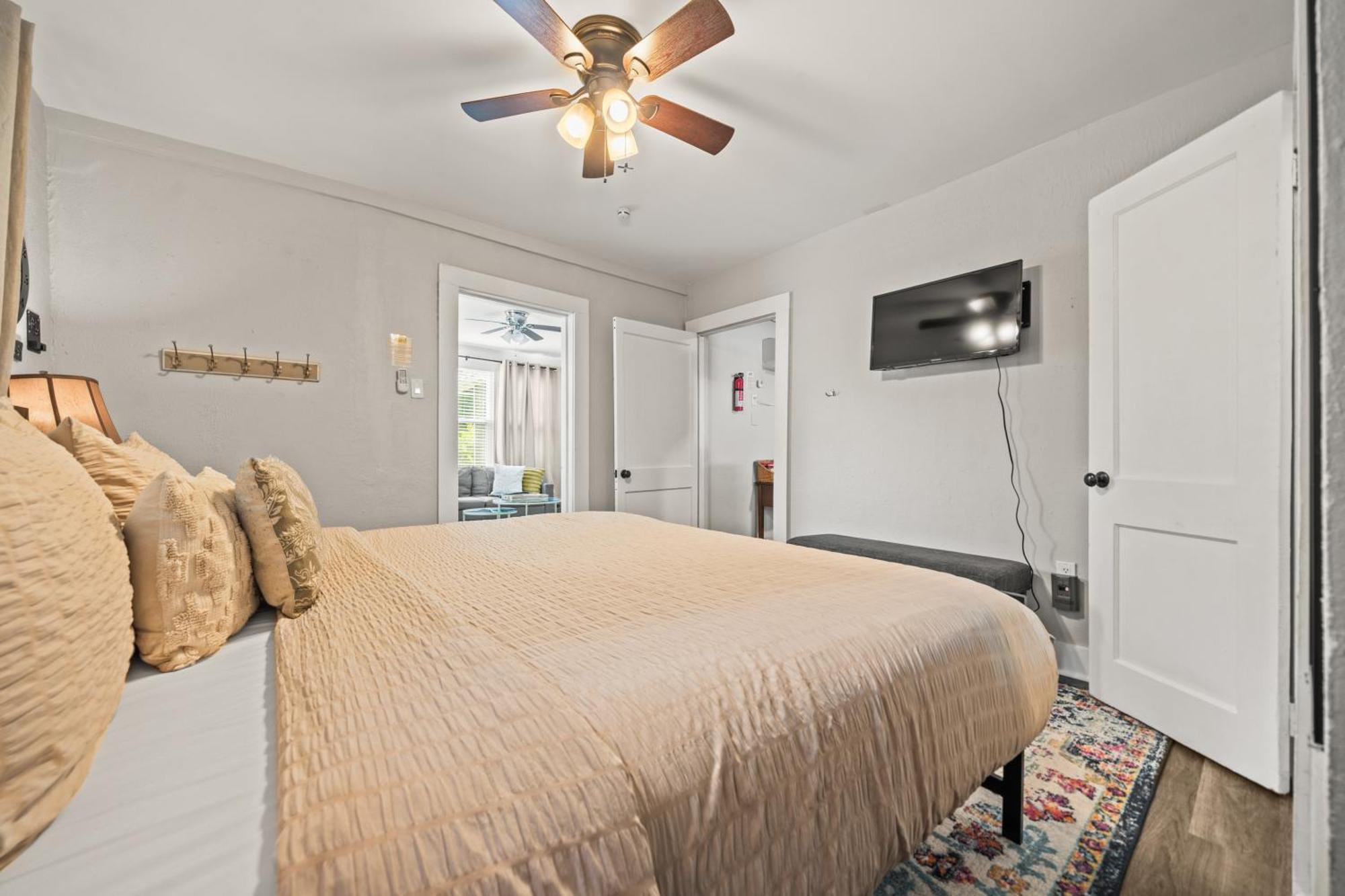 Cedar Blossom Bungalow Is A Cozy Getaway With A 5 Minute Walk To Downtown! Hot Springs Luaran gambar