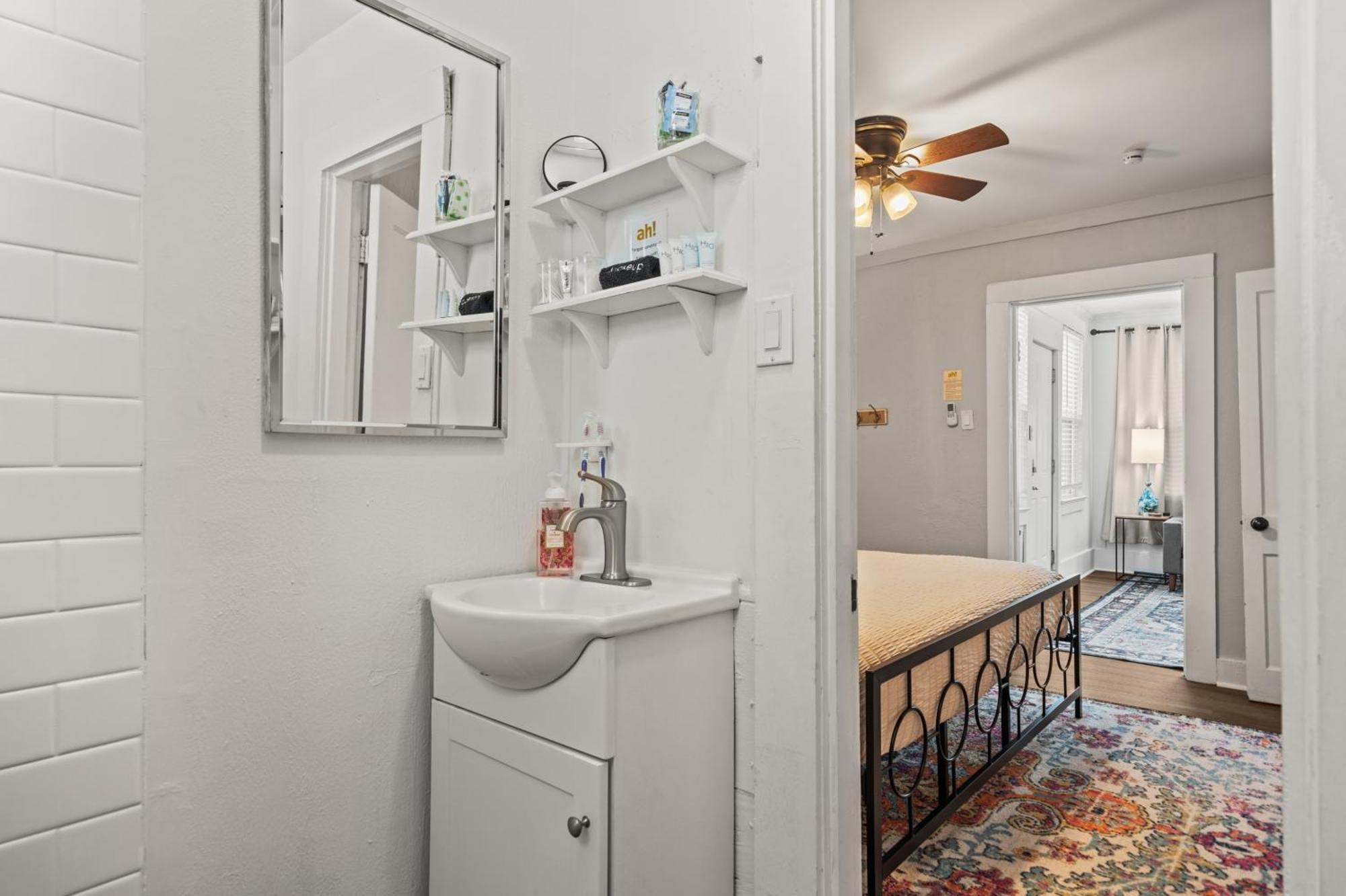Cedar Blossom Bungalow Is A Cozy Getaway With A 5 Minute Walk To Downtown! Hot Springs Luaran gambar