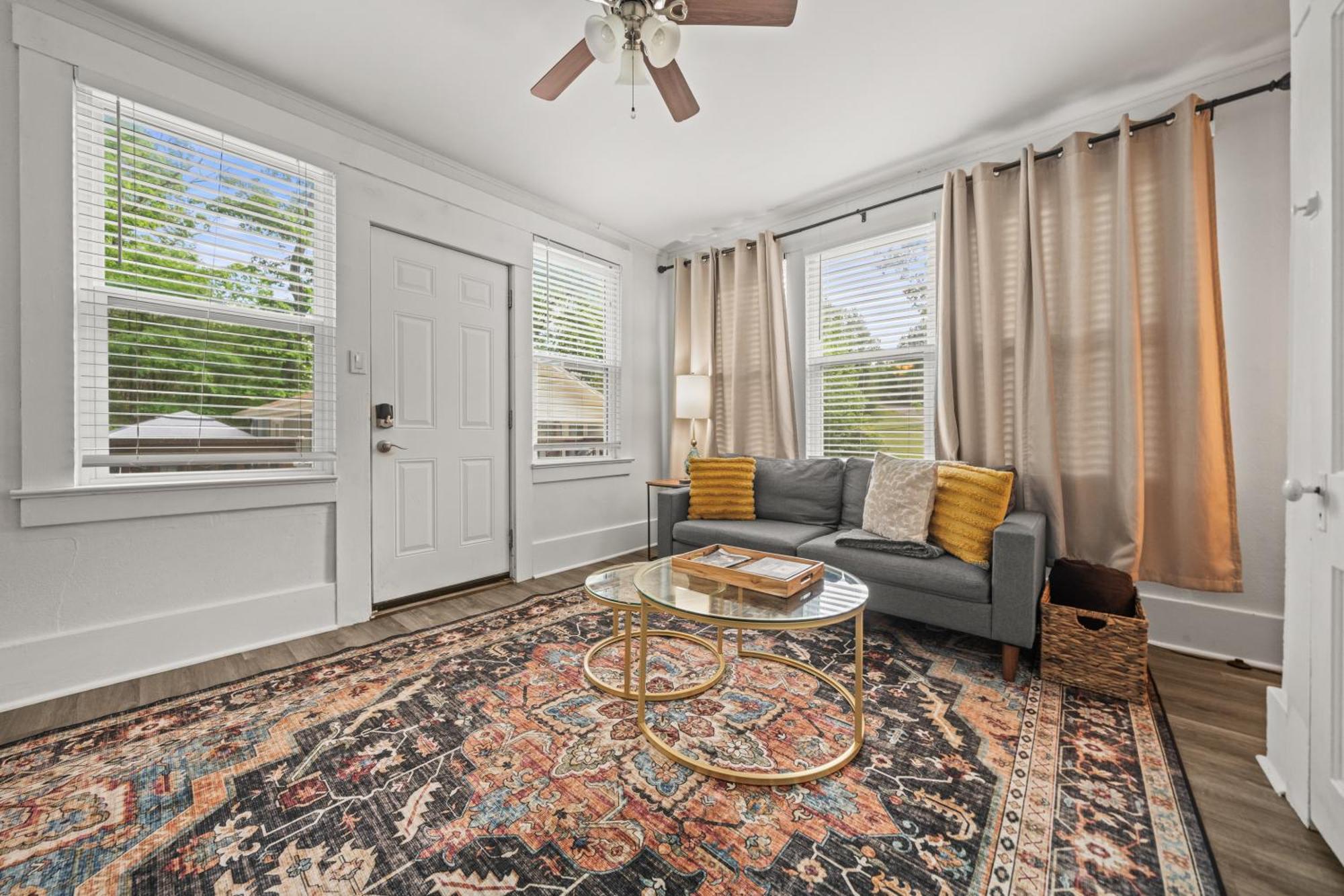 Cedar Blossom Bungalow Is A Cozy Getaway With A 5 Minute Walk To Downtown! Hot Springs Luaran gambar