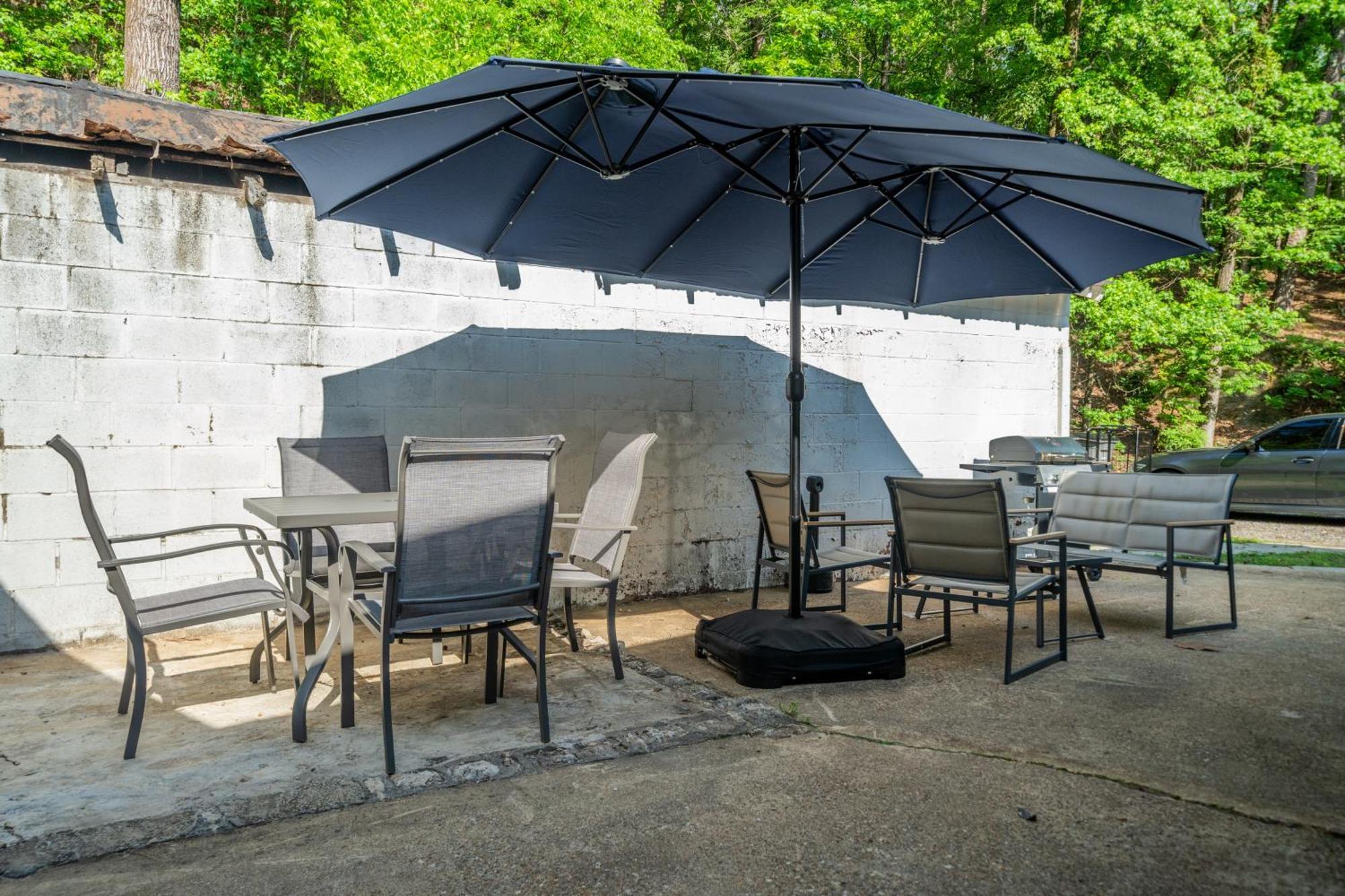Cedar Blossom Bungalow Is A Cozy Getaway With A 5 Minute Walk To Downtown! Hot Springs Luaran gambar