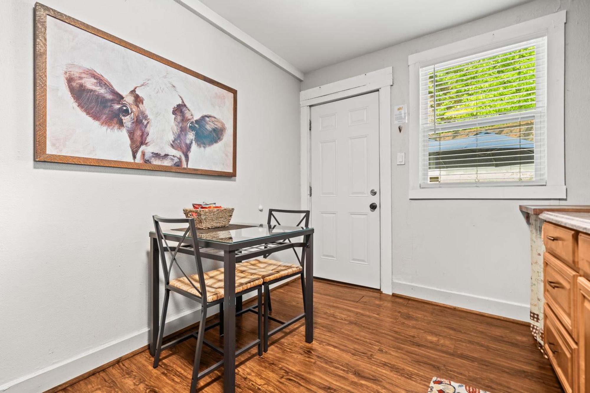 Cedar Blossom Bungalow Is A Cozy Getaway With A 5 Minute Walk To Downtown! Hot Springs Luaran gambar
