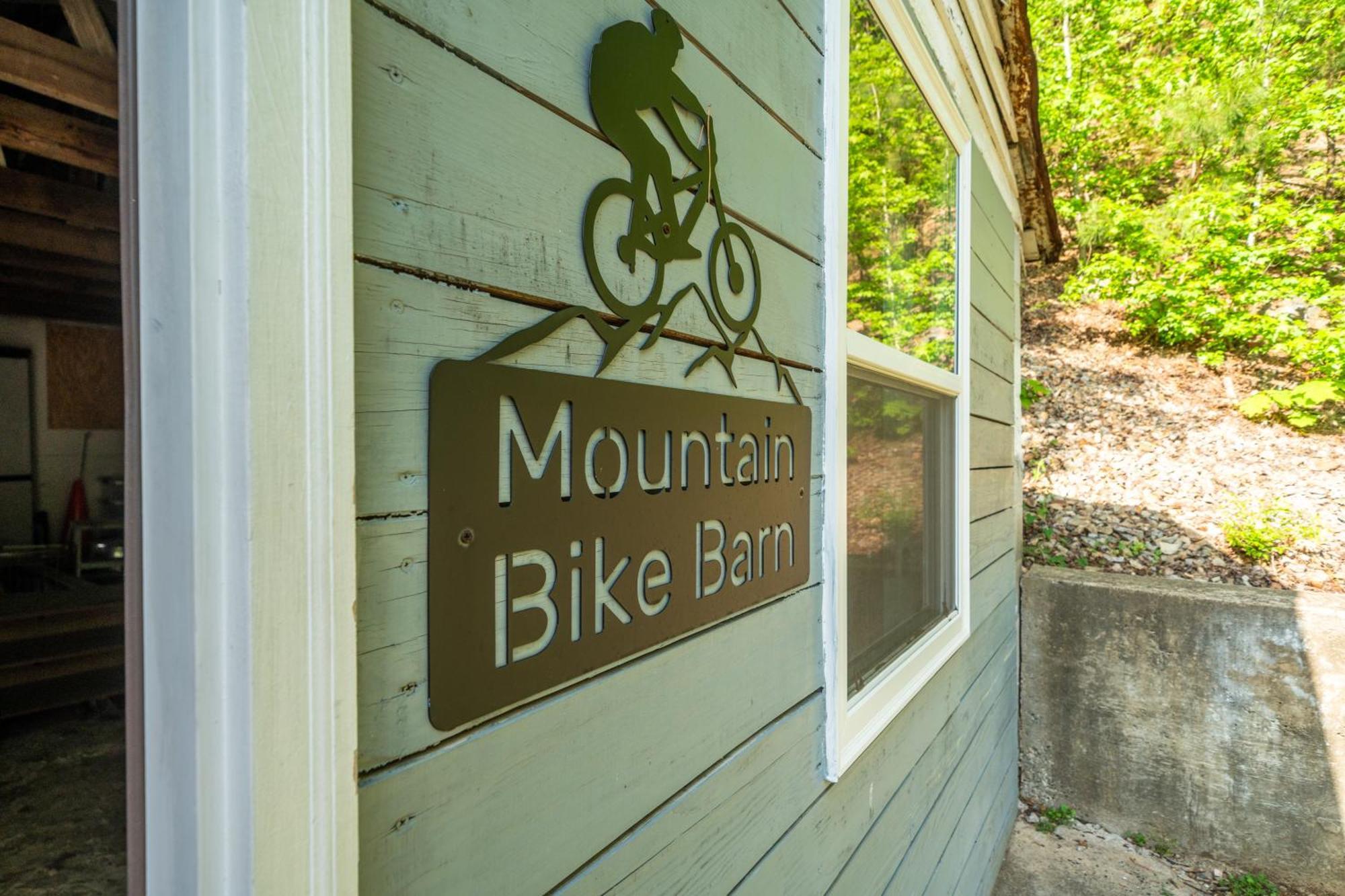 Cedar Blossom Bungalow Is A Cozy Getaway With A 5 Minute Walk To Downtown! Hot Springs Luaran gambar