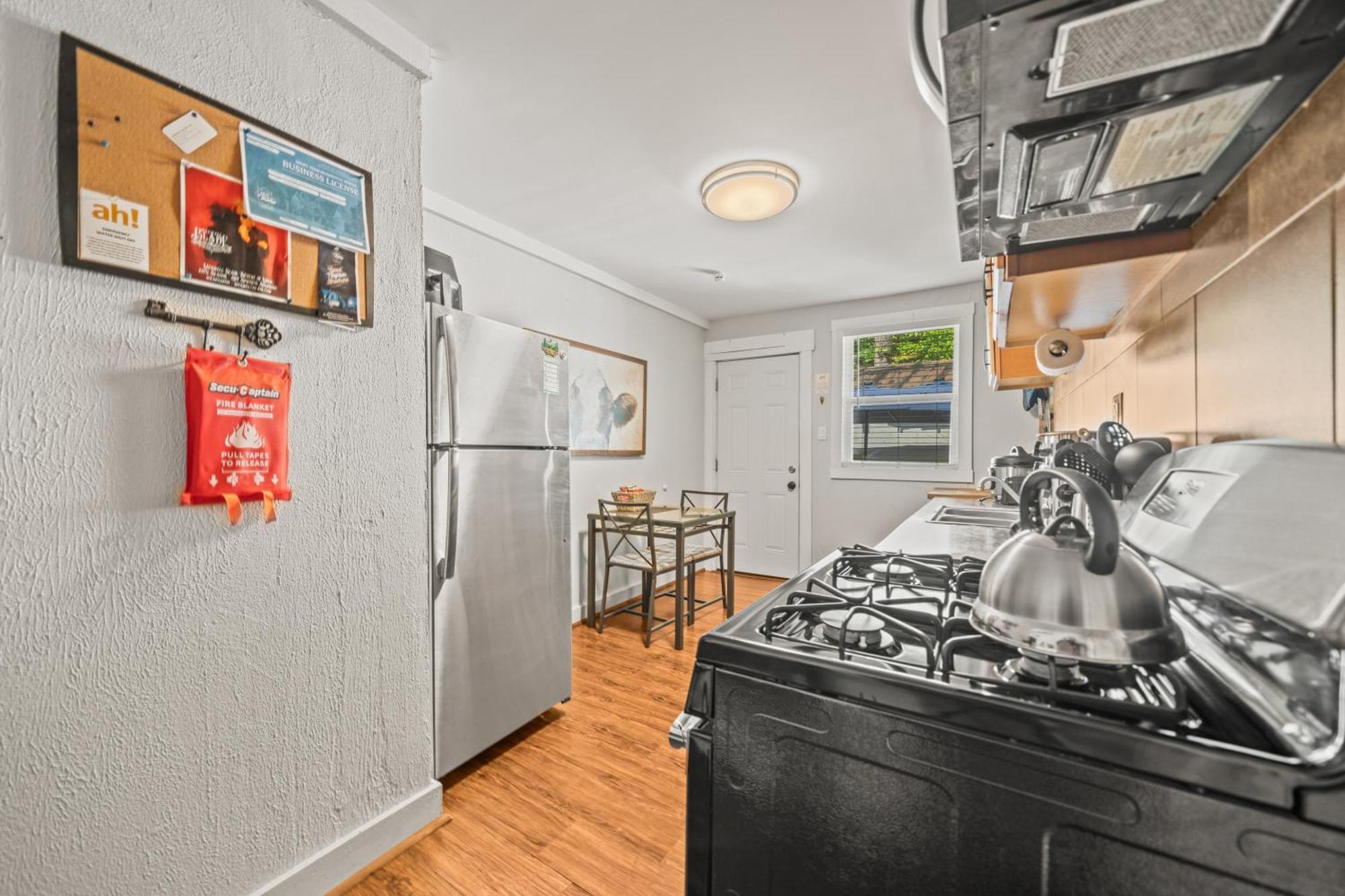 Cedar Blossom Bungalow Is A Cozy Getaway With A 5 Minute Walk To Downtown! Hot Springs Luaran gambar